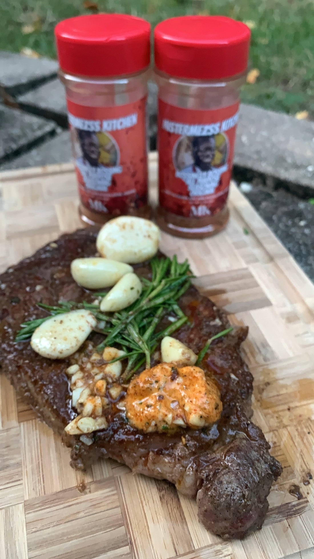 Bossingly bossing compound butter steak